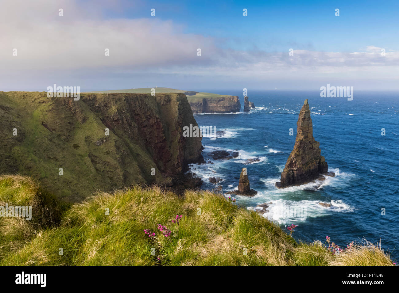 UK, Scotland, Caithness, Coast of Duncansby Head, Duncansby Stacks Stock Photo