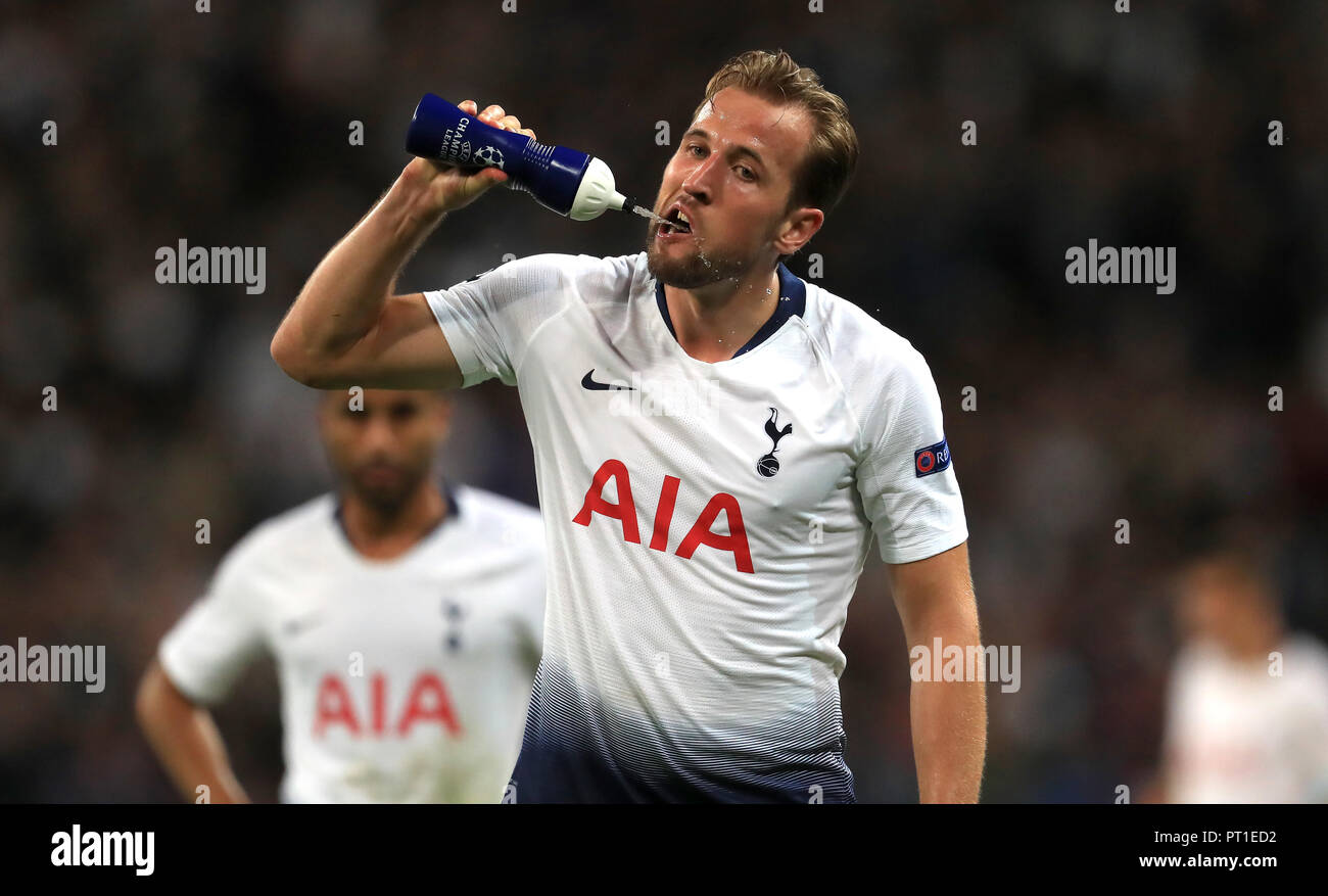 Tottenham Hotspur's Harry Kane takes a drink Stock Photo - Alamy