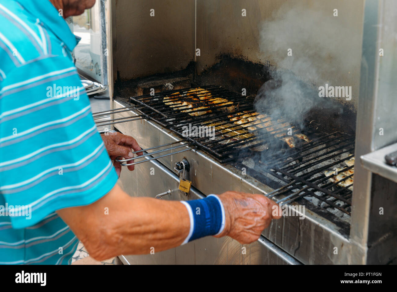 Bbqing hires stock photography and images Alamy