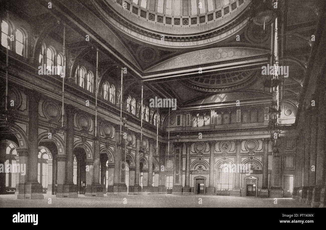 Interior of the Royal Exchange, Manchester, England.  From The Business Encyclopedia and Legal Adviser, published 1920. Stock Photo