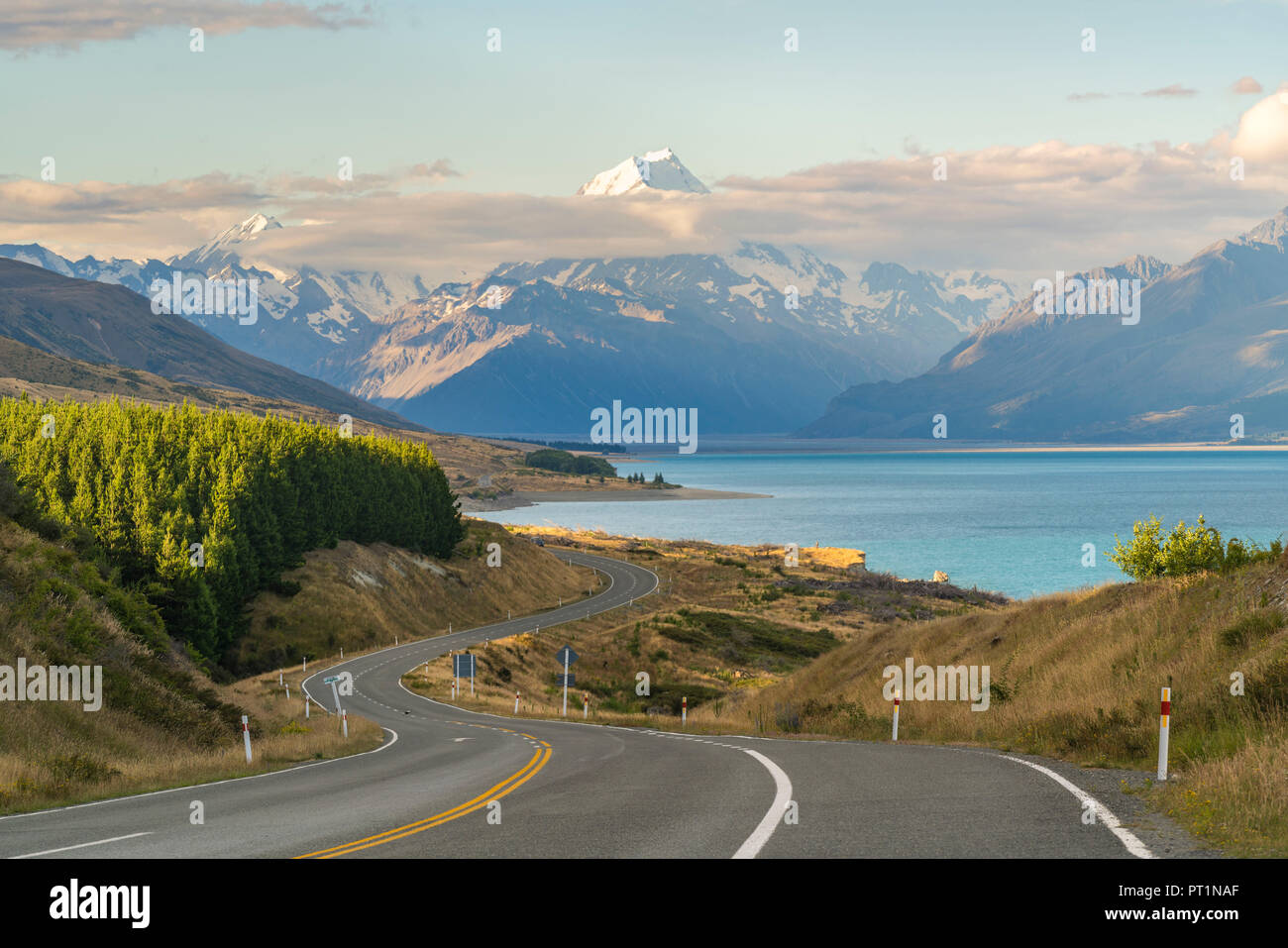 Road alongside Lake Pukaki, looking towards Mt Cook mountain range, Ben Ohau, Mackenzie district, Canterbury region, South Island, New Zealand, Stock Photo