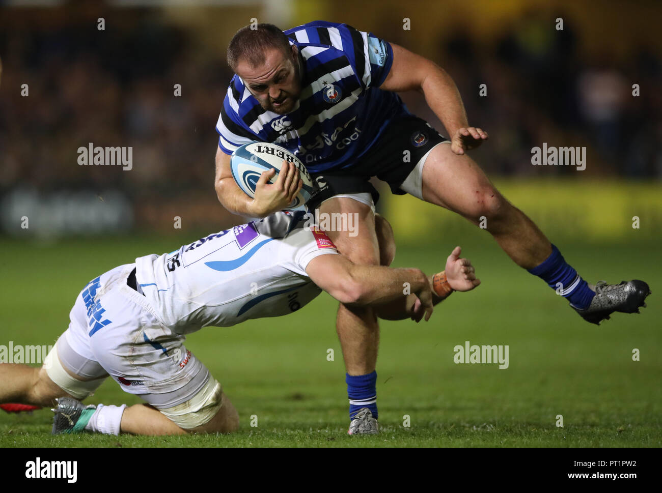 Bath Rugby Tom Dunn is tackled by Exeter Chiefs Matt Kvesic during the Gallagher Premiership match at the Recreation Ground, Bath Stock Photo