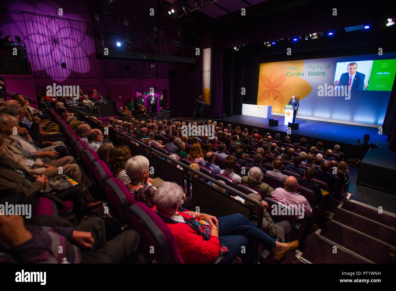 Cardigan Wales UK, Friday 05 October 2018  Welsh Politics: ADAM PRICE, the newly elected leader of Plaid Cymru, making his inaugural leader's speech , setting out his vision for the party and for Wales, at the party's annual conference at Theatr Mlwdan, Cardigan, Wales   photo Keith Morris / Alamy Live News Stock Photo