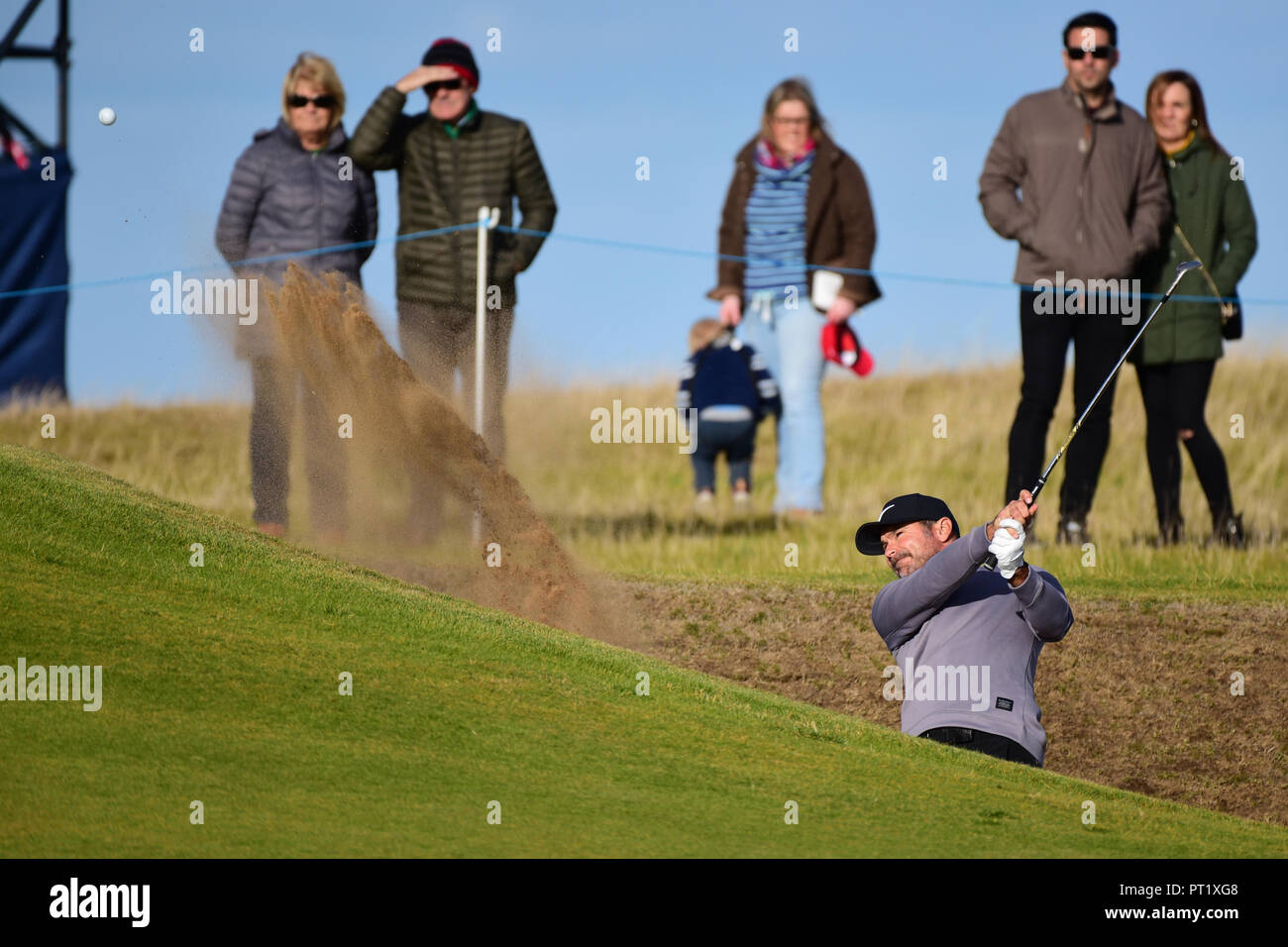 Kingsbarns, Scotland, United Kingdom, 05, October, 2018. Trevor Immelman of South Africa blasts a ball out of a bunker at Kingsbarns Golf Links during the Dunhill Links Championship. © Ken Jack / Alamy Live News Stock Photo