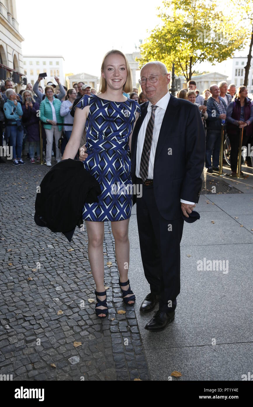 05102018 berlin stefan aust and his daughter emilie come to the wedding party of former chancellor gerhard schroder and soyeon kim at the hotel adlon - Gerhard Schroder Lebenslauf 05102018 berlin stefan aust and his daughter emilie come to the wedding party of former chancellor gerhard schroder and soyeon kim at the hotel adlon - Gerhard Schroder Lebenslauf