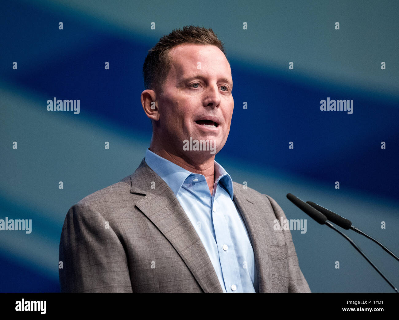05 October 2018, Schleswig-Holstein, Kiel: Richard Grenell, US Ambassador to Germany, speaking during the Germany Day of the Young Union (JU). Grenell acknowledged the close relations between Germany and the USA, but at the same time reaffirmed the demands made by US President Trump to Germany and the EU. Photo: Daniel Bockwoldt/dpa Stock Photo