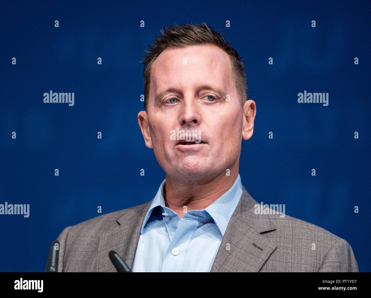 05 October 2018, Schleswig-Holstein, Kiel: Richard Grenell, US Ambassador to Germany, speaking during the Germany Day of the Young Union (JU). Grenell acknowledged the close relations between Germany and the USA, but at the same time reaffirmed the demands made by US President Trump to Germany and the EU. Photo: Daniel Bockwoldt/dpa Stock Photo