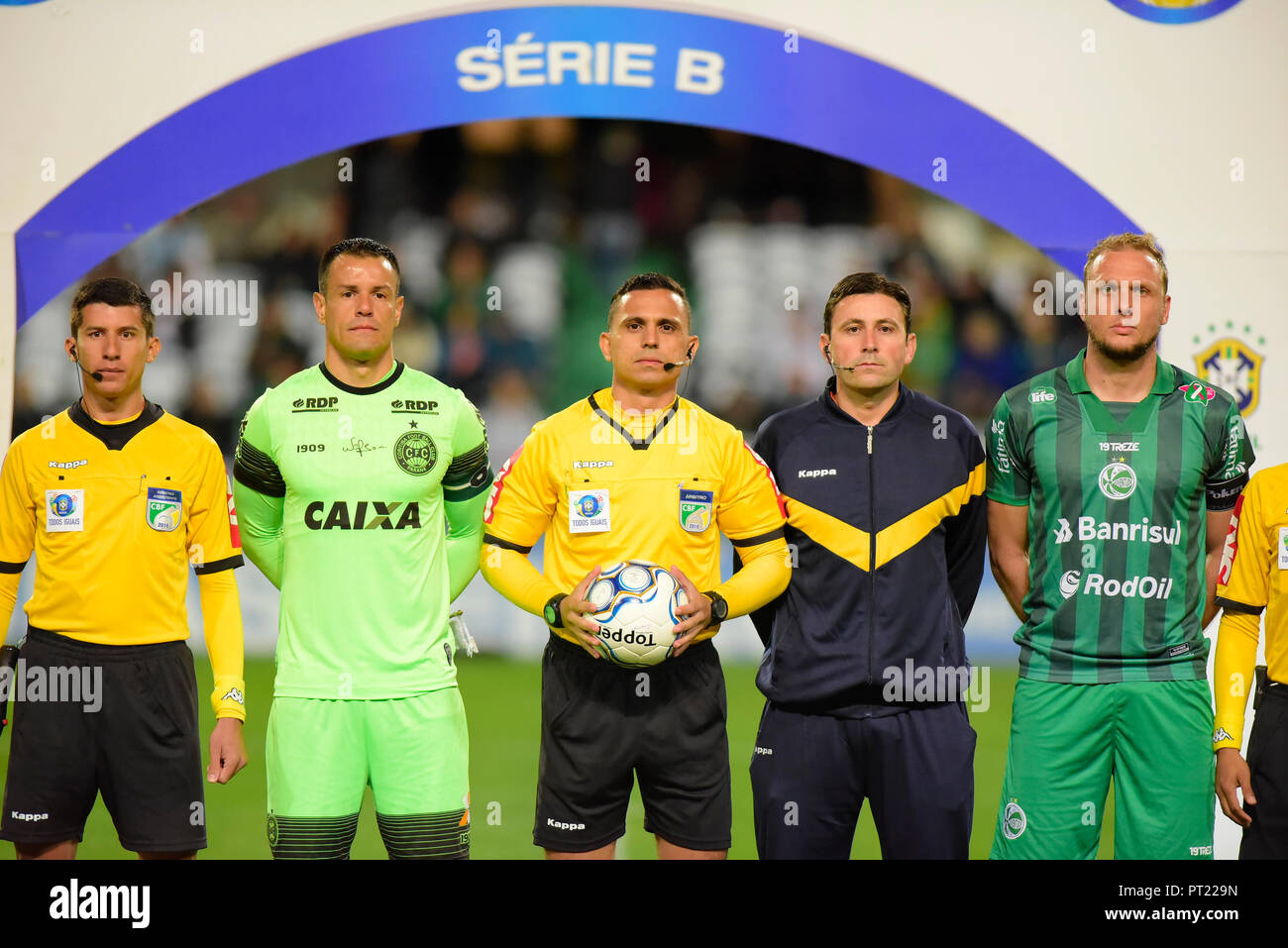 Curitiba Brazil 05th Oct 18 Referee Leo Simao Holanda And Captains Wilson And Micael During Coritiba X Juventude Match Valid For The 30th Round Of The Brazilian Championship 18 Series B Major