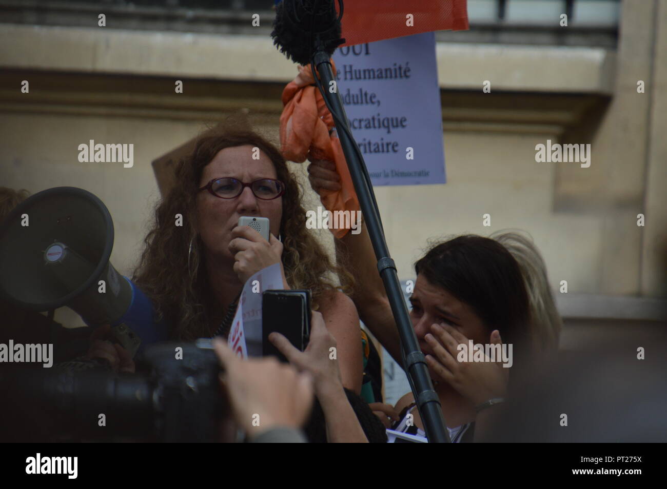 Palais de Justice de Paris, France. 6th Oct 2018. French actress Muriel ROBIN organizes with the support of other personalities as the mayor of Paris Anne Hidalgo, the Deputy Madam Clementine Autain, a protest against the violence against the women. Palais de Justice de Paris. 14h. 6 October 2018  ALPHACIT NEWIM / Alamy Live News Stock Photo