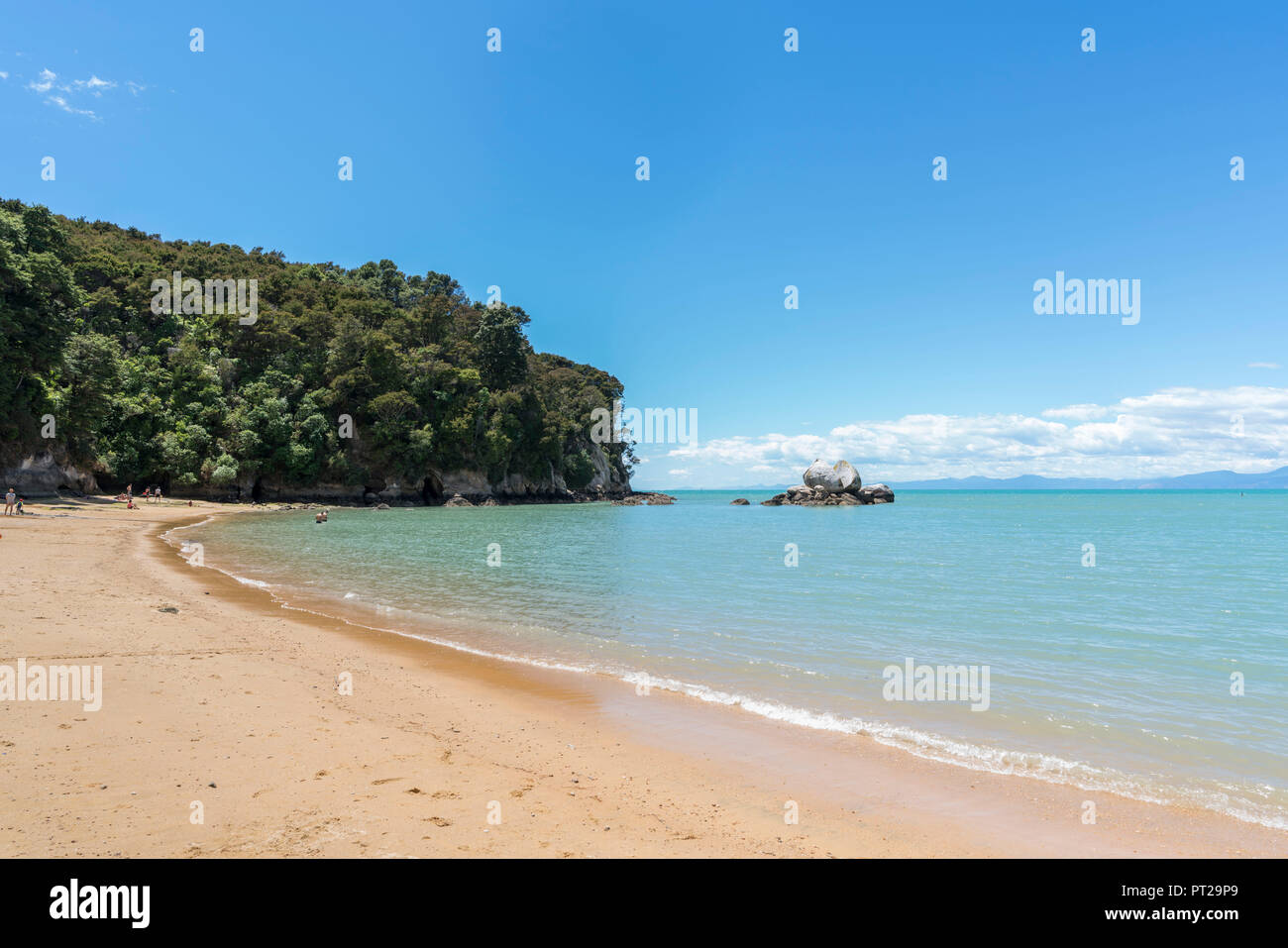 Split Apple Rock and its beach in summer, Kaiteriteri, Tasman region, South Island, New Zealand, Stock Photo