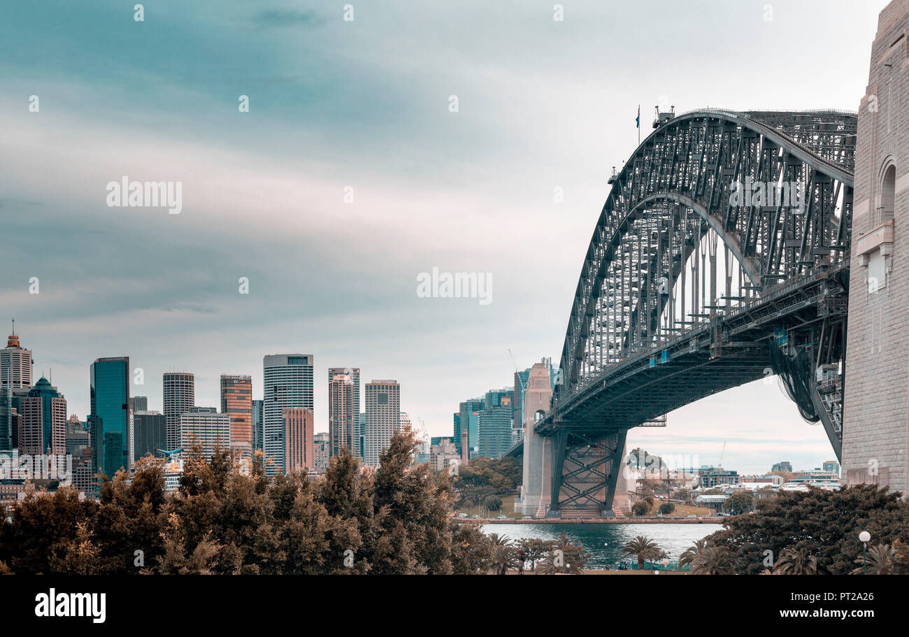 Harbour bridge and skyline, Sydney, New South Whales, Australia Stock Photo
