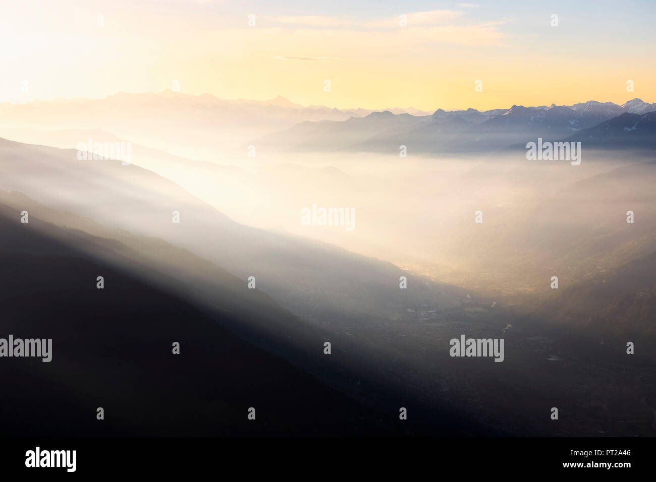Fog covered valleys hi-res stock photography and images - Alamy