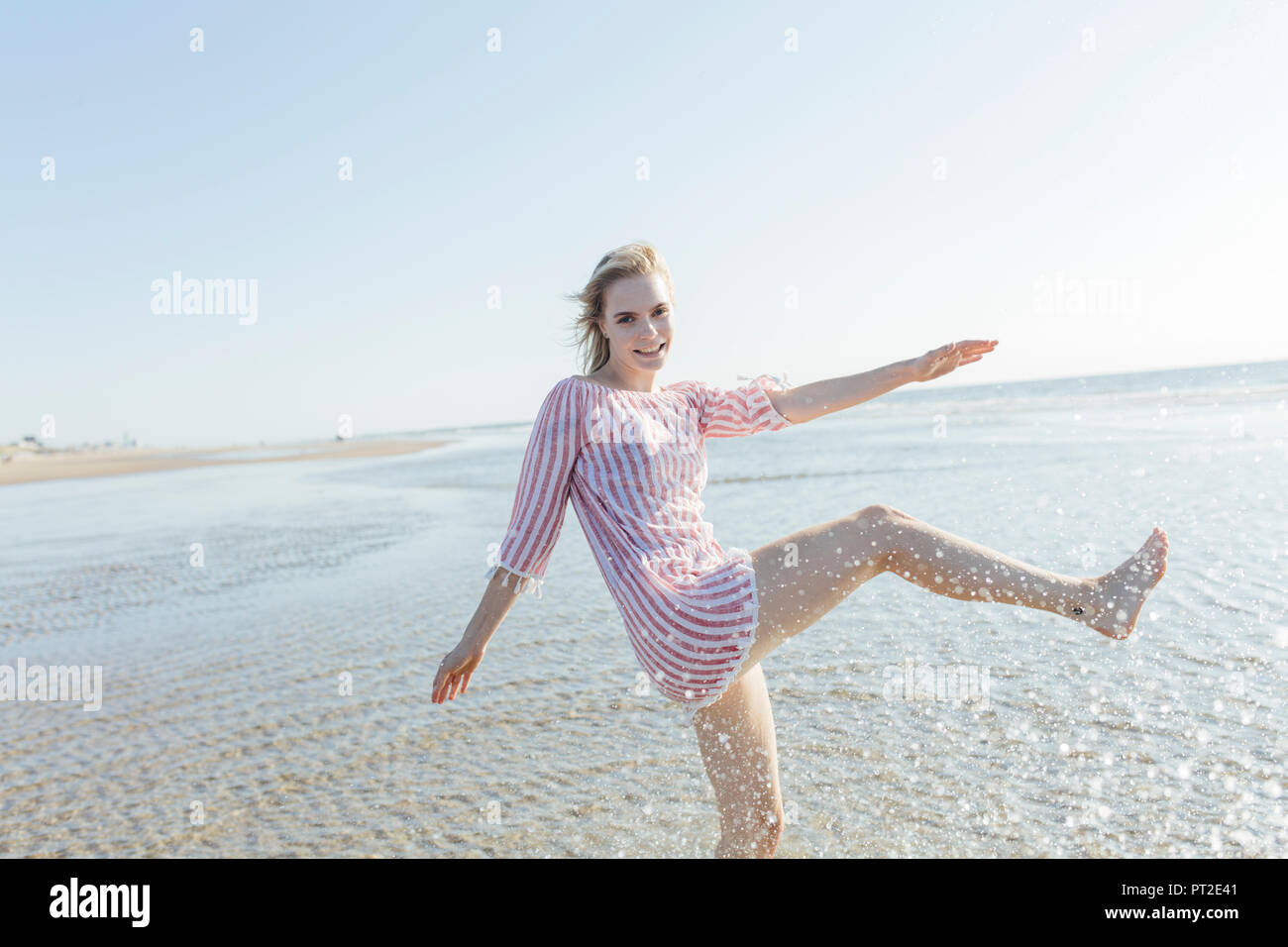 Human hand splashing water hi-res stock photography and images - Alamy