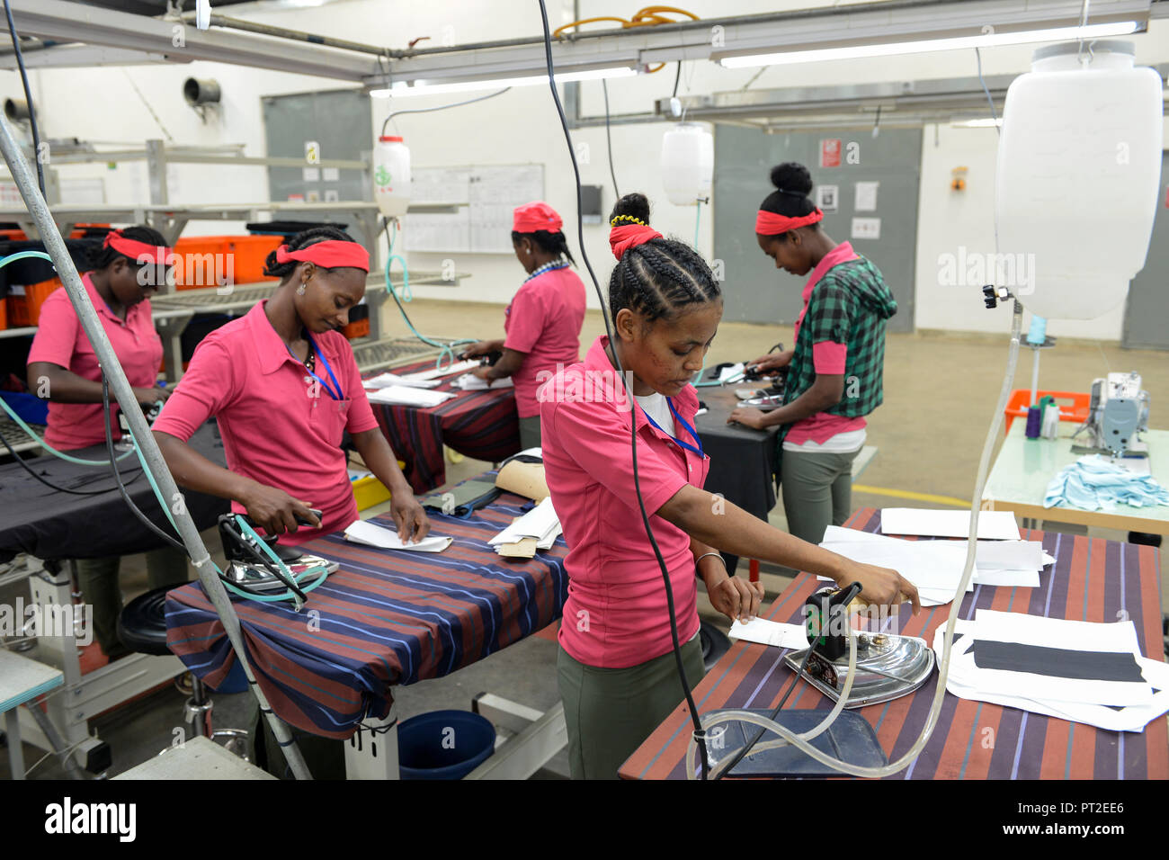 ETHIOPIA , Southern Nations, Hawassa or Awasa, Hawassa Industrial Park, chinese-built for the ethiopian government to attract foreign investors with low rent and tax free to establish a textile industry and create thousands of new jobs, taiwanese company Everest Textile Co. Ltd.produces textiles from synthetic fabric for export / AETHIOPIEN, Hawassa, Industriepark, gebaut durch chinesische Firmen fuer die ethiopische Regierung um die Hallen fuer Textilbetriebe von Investoren zu vermieten, taiwanesische Firma Everest Textile Co. Ltd. produziert Textilien aus synthetischen Stoffen fuer den Expor Stock Photo