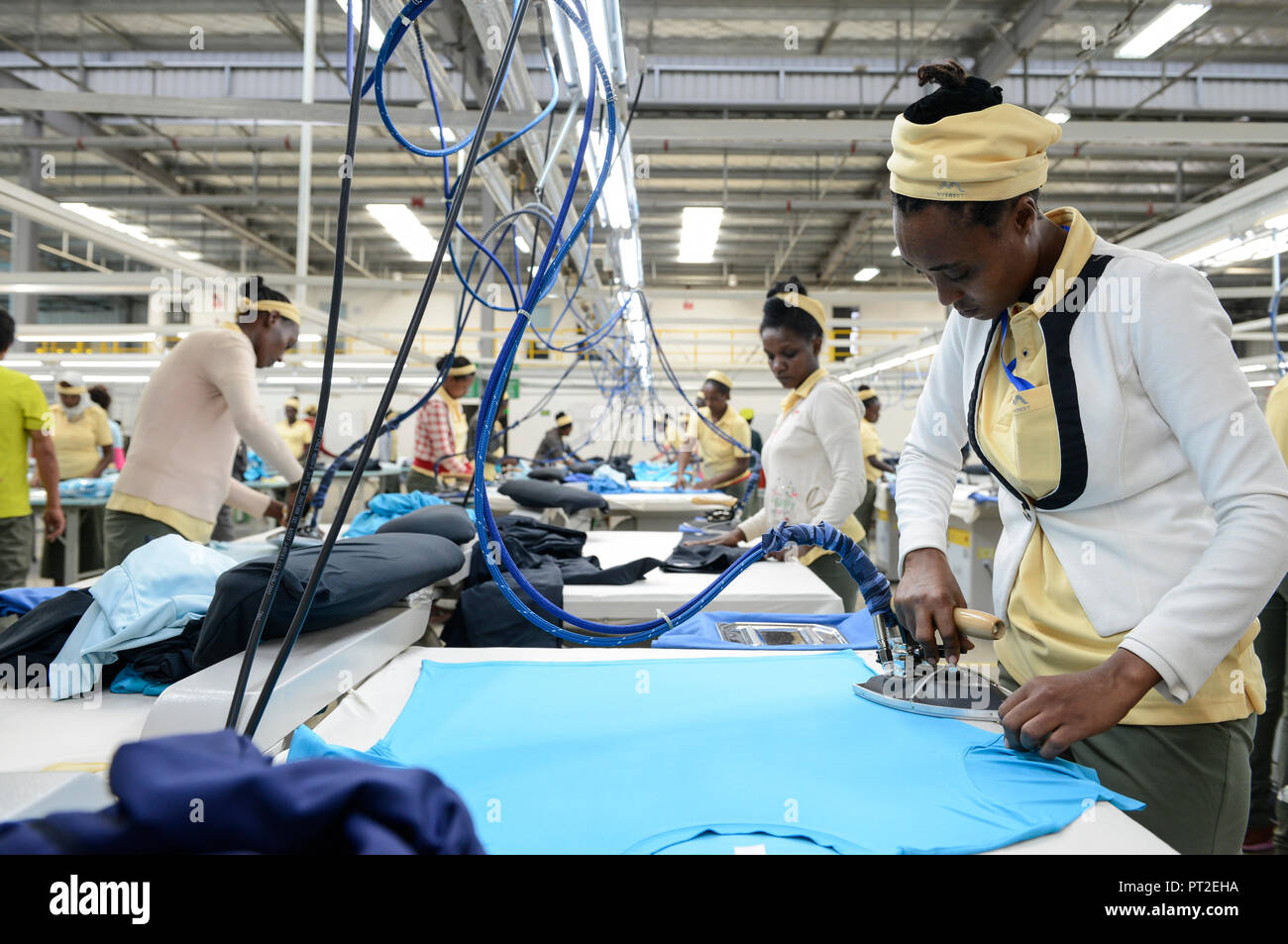 ETHIOPIA , Southern Nations, Hawassa or Awasa, Hawassa Industrial Park, chinese-built for the ethiopian government to attract foreign investors with low rent and tax free to establish a textile industry and create thousands of new jobs, taiwanese company Everest Textile Co. Ltd.produces textiles from synthetic fabric for export / AETHIOPIEN, Hawassa, Industriepark, gebaut durch chinesische Firmen fuer die ethiopische Regierung um die Hallen fuer Textilbetriebe von Investoren zu vermieten, taiwanesische Firma Everest Textile Co. Ltd. produziert Textilien aus synthetischen Stoffen fuer den Expor Stock Photo