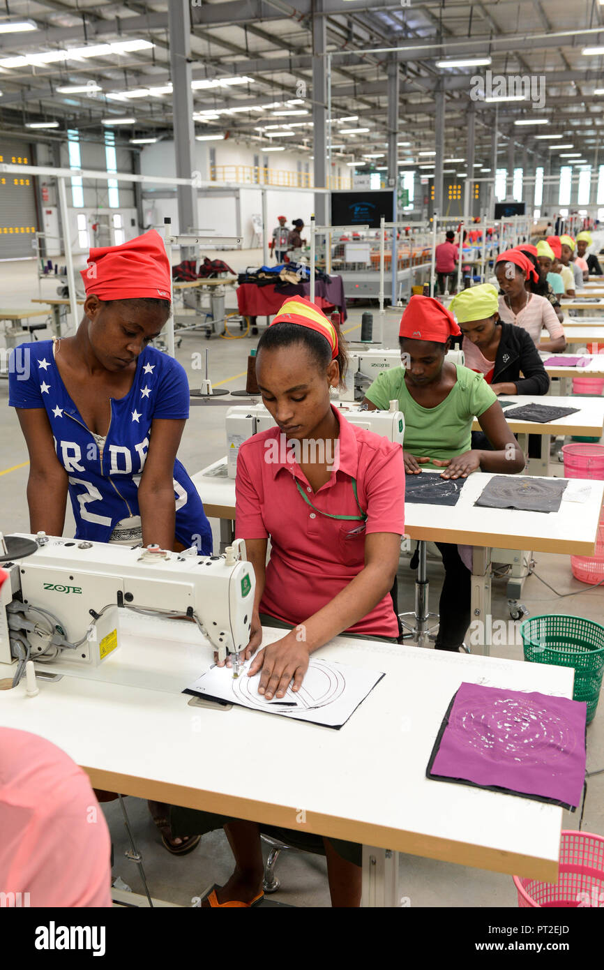 ETHIOPIA , Southern Nations, Hawassa or Awasa, Hawassa Industrial Park, chinese-built for the ethiopian government to attract foreign investors with low rent and tax free to establish a textile industry and create thousands of new jobs, taiwanese company Everest Textile Co. Ltd.produces textiles from synthetic fabric for export, training department for new worker / AETHIOPIEN, Hawassa, Industriepark, gebaut durch chinesische Firmen fuer die ethiopische Regierung um die Hallen fuer Textilbetriebe von Investoren zu vermieten, taiwanesische Firma Everest Textile Co. Ltd. produziert Textilien aus  Stock Photo