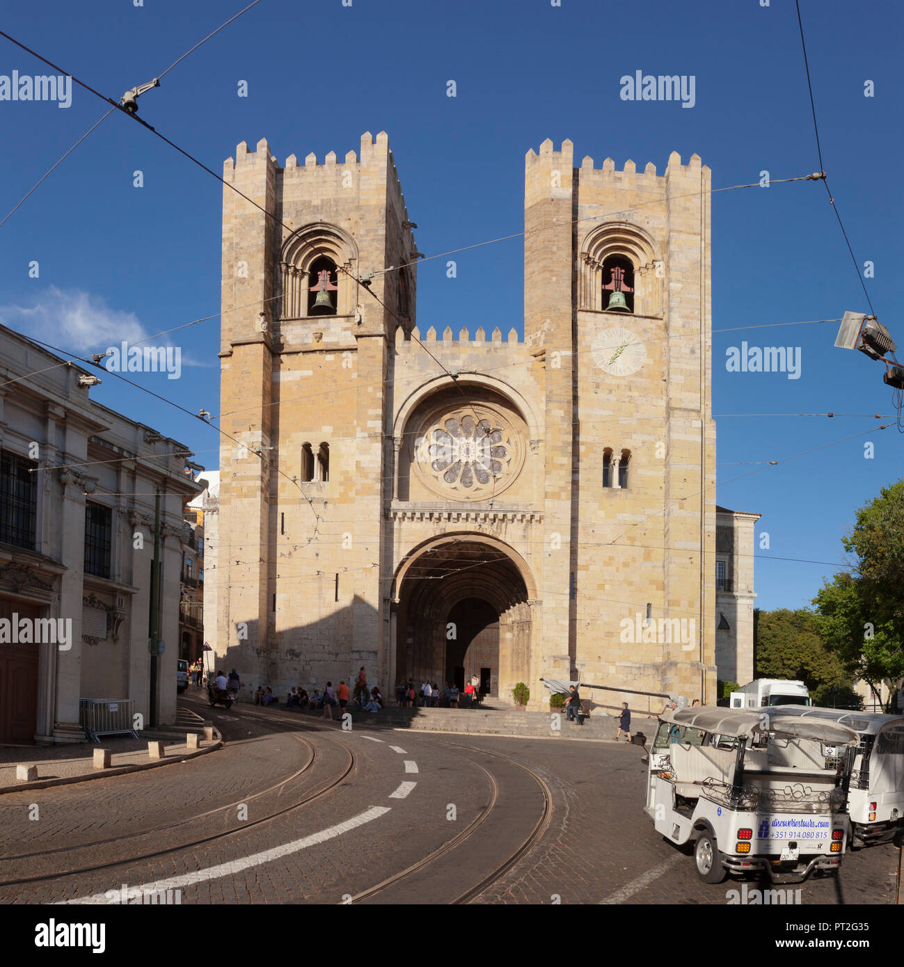 Catedral Se Patriarcal Cathedral, Tuk Tuk, Alfama district, Lisbon, Portugal Stock Photo
