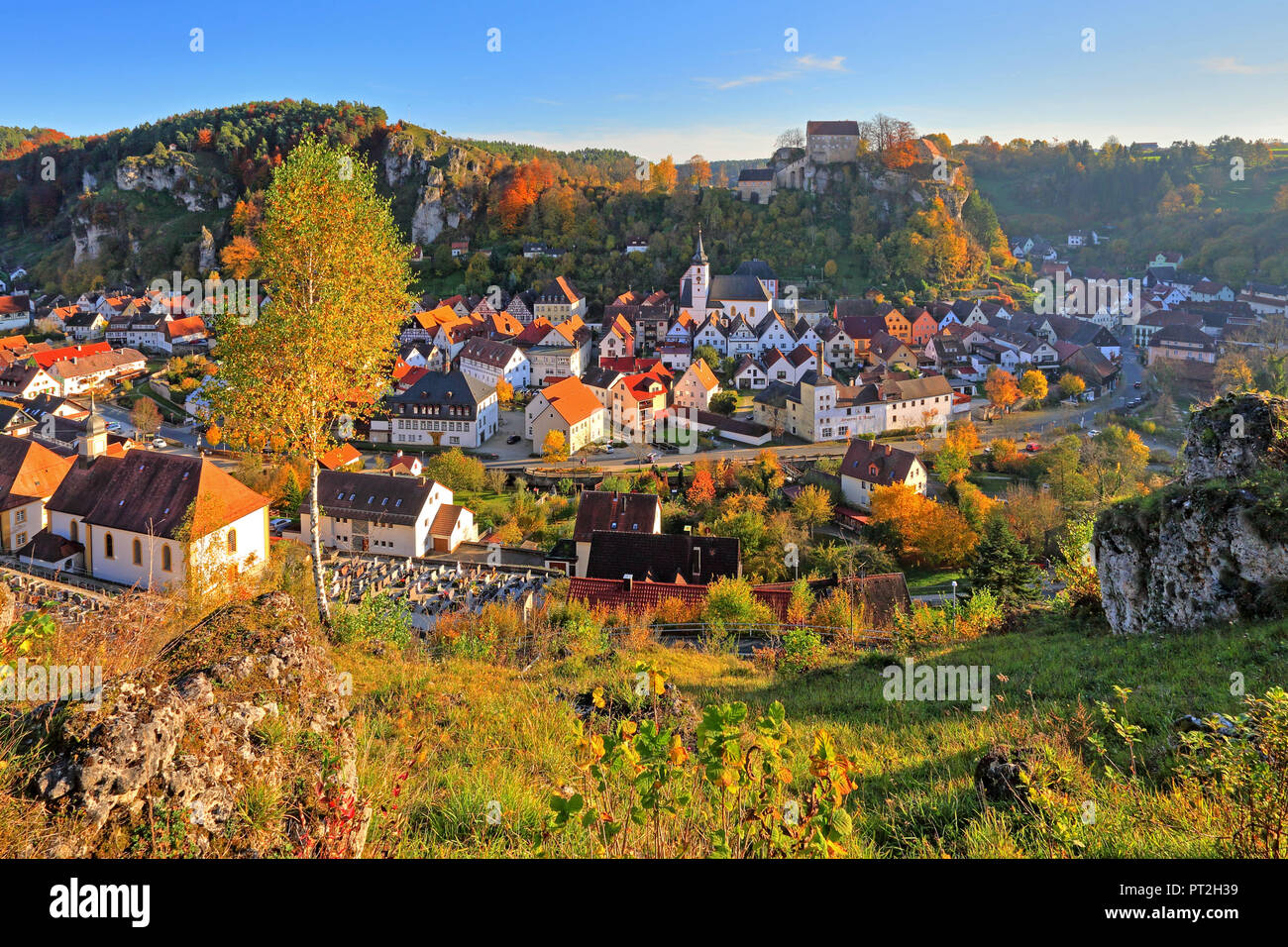 View of the old town in Püttlachtal with town church and castle, Pottenstein, nature reserve Franconian Switzerland, Upper Franconia, Franconia, Bavaria, Germany Stock Photo