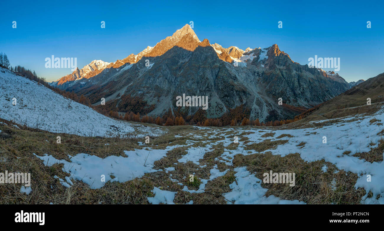 Mont Blanc chain at sunrise fron Bertone Refuge, Courmayeur, Aosta Valley, Italy Stock Photo