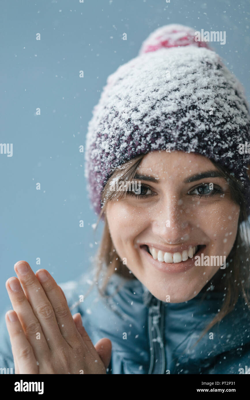 Woolly hat hi-res stock photography and images - Alamy