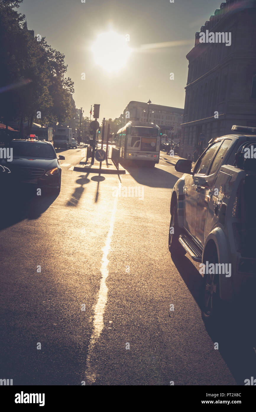 Backlight shot in Paris - street scene with traffic lights, cars and bus,  Paris, France, Europe Stock Photo - Alamy