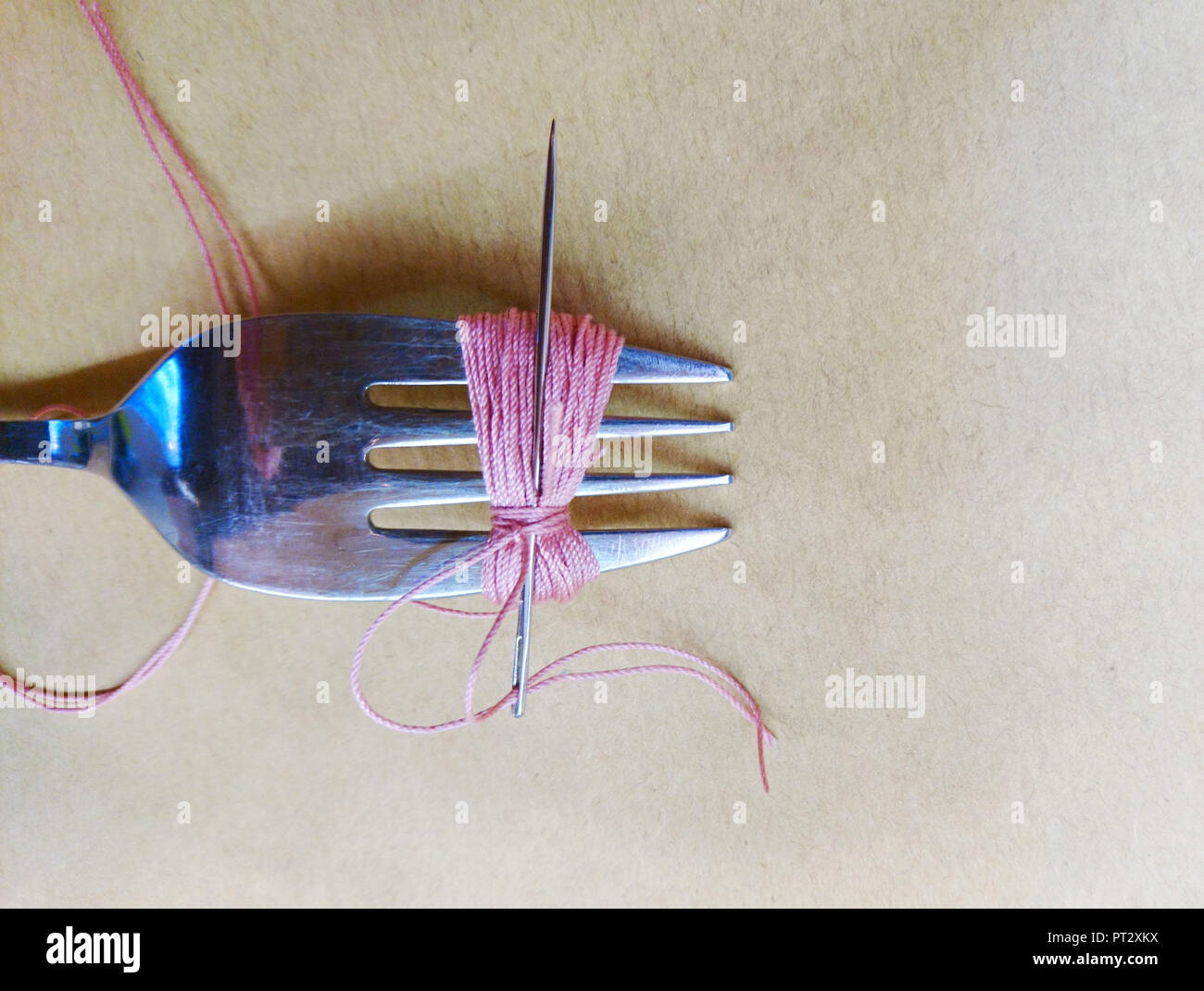 DIY, tassel, yarn, fork Stock Photo - Alamy