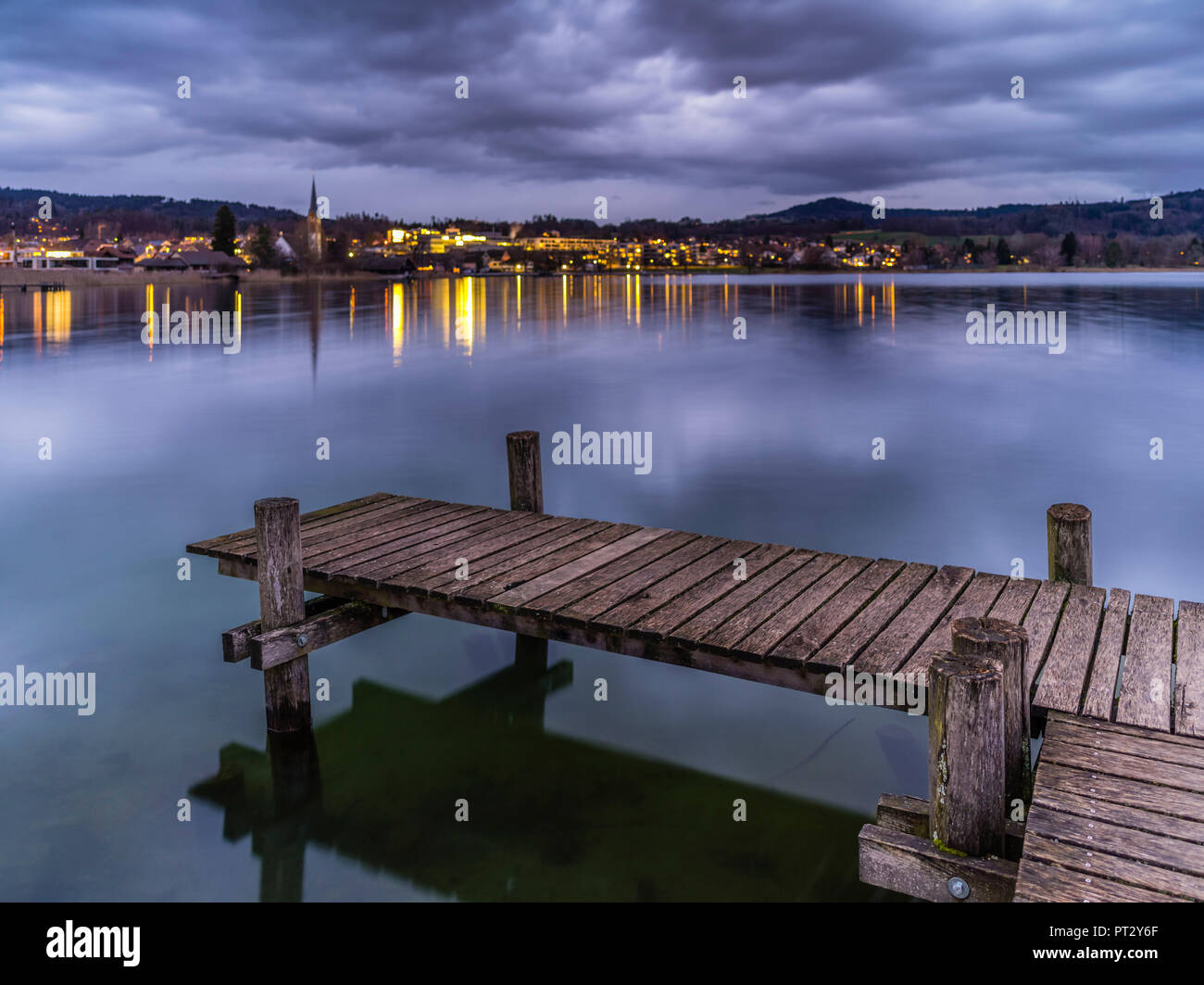 Meditative mood in the evening at the Pfäffikersee with the lights of Pfäffikon Stock Photo