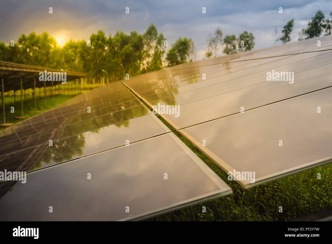 Solar Panel Refraction Solar panel reflecting light hi-res stock photography and images - Alamy