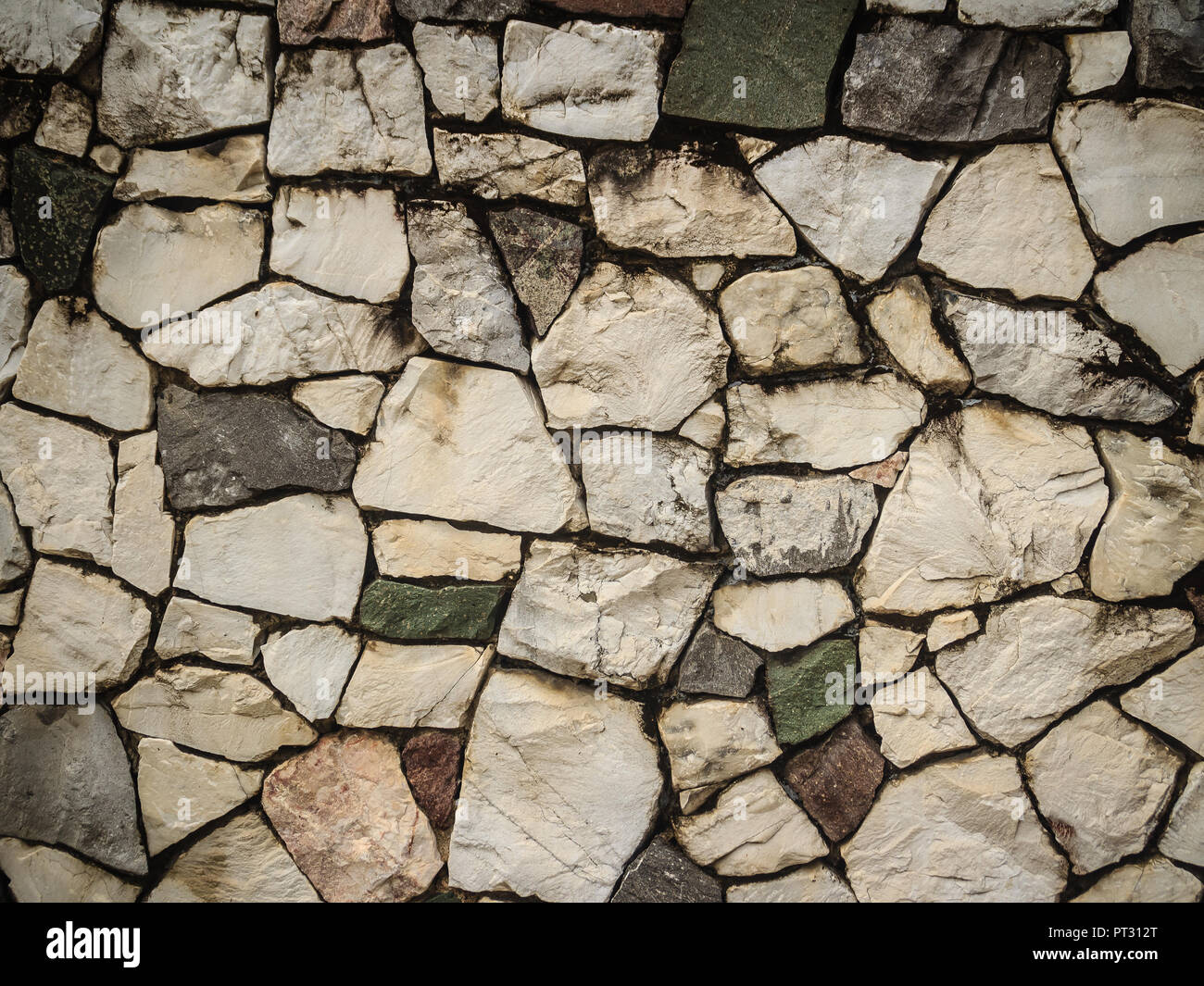Vintage nature cobblestone wall in disorganized arrangement pattern ...