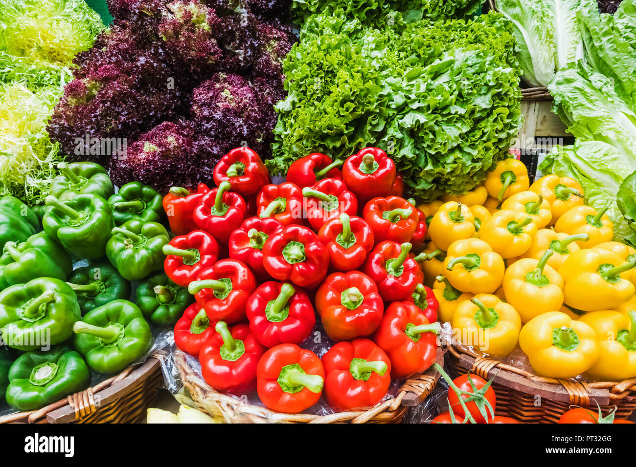 https://c8.alamy.com/comp/PT32GG/england-london-southwark-london-bridge-city-borough-market-fruit-and-vegetable-shop-display-of-peppers-and-lettuce-PT32GG.jpg