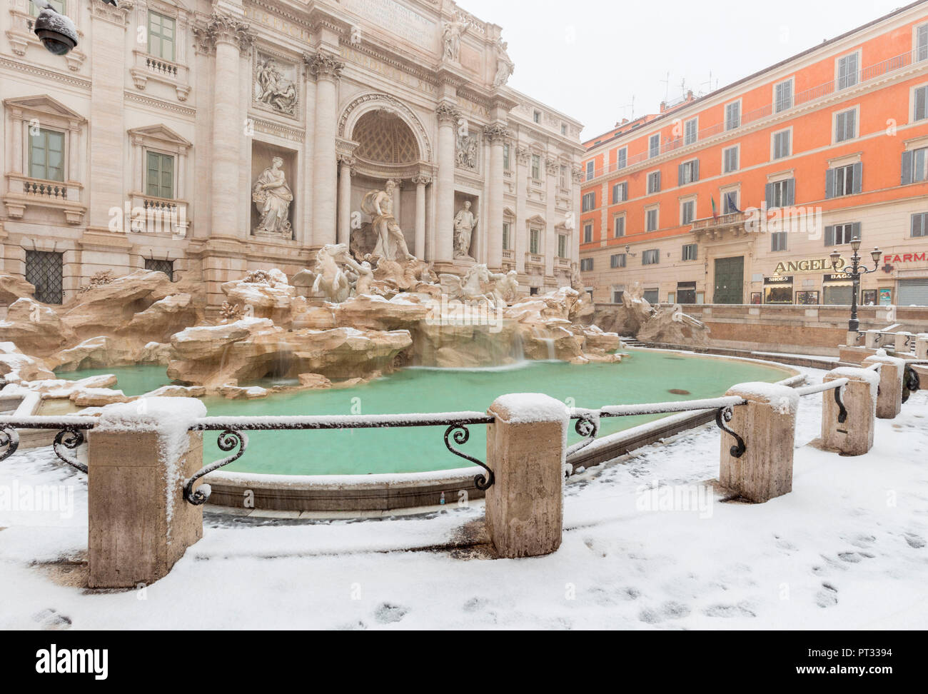 Trevi Fountain during the great snowfall of Rome in 2018 Europe, Italy, Lazio, Province of Rome, Rome Stock Photo