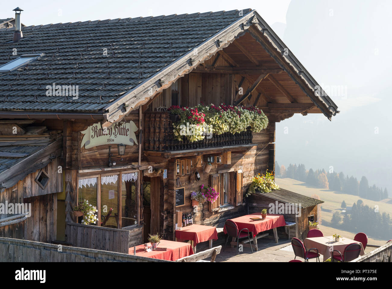 rauchh-tte-alpe-di-siusi-near-castelrotto-dolomites-south-tyrol