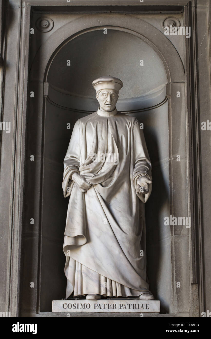 Italian Renaissance banker and politician Cosimo di Giovanni de' Medici. Marble statue by Italian sculptor Luigi Magi on the facade of the Uffizi Gallery (Galleria degli Uffizi) in Florence, Tuscany, Italy. Stock Photo