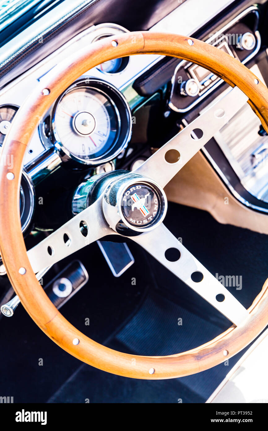 Ford Mustang, US Car, Classic Car, Vintage Car, Detail Stock Photo - Alamy, image size:866x1390