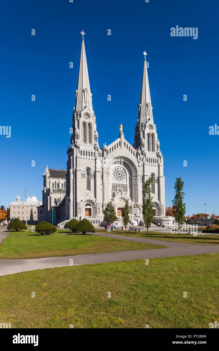 Canada, Quebec, Capitale-Nationale Region, Beaupre Coast, Ste-Anne de Beaupre, Basilica of Ste-Anne-de-Beaupre, exterior Stock Photo