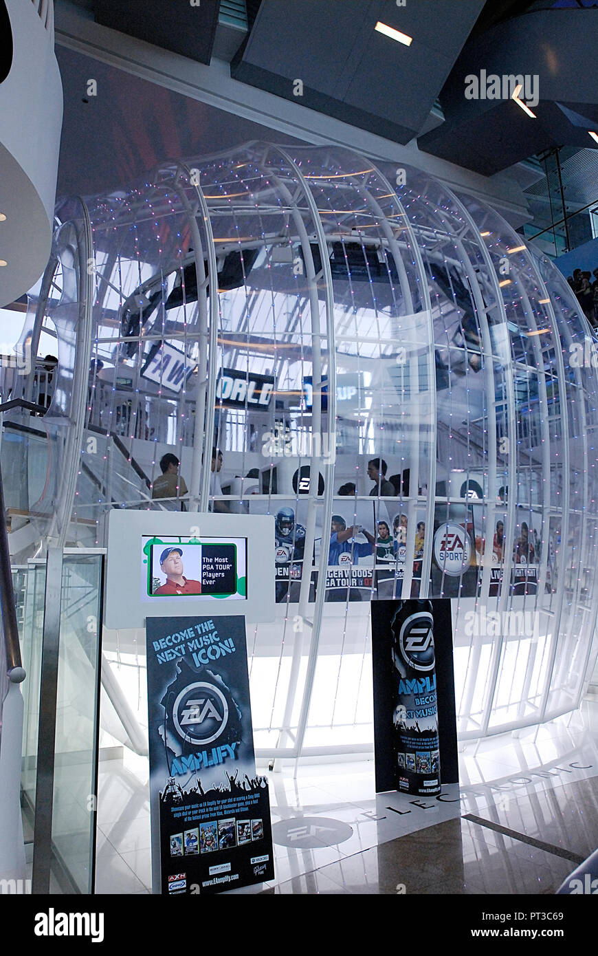 VIDEO GAMING STATION AT VICTORIA PEAK, HONG KONG Stock Photo Alamy