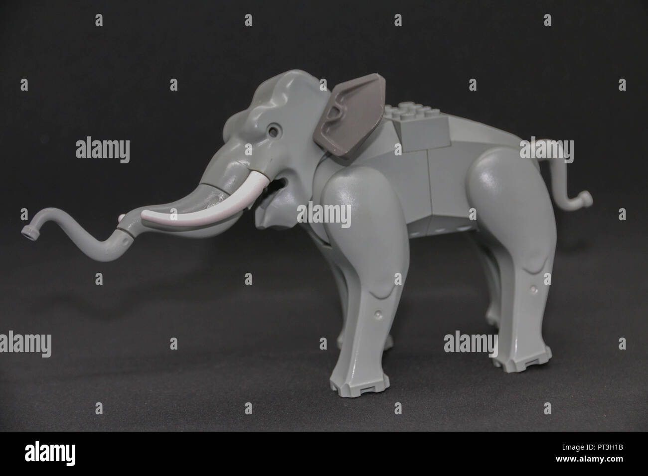 lego elephant figure