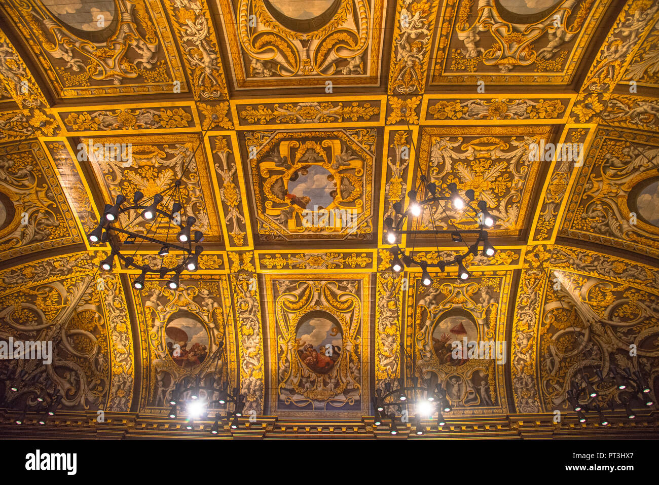 Decorated ceiling hi-res stock photography and images - Alamy