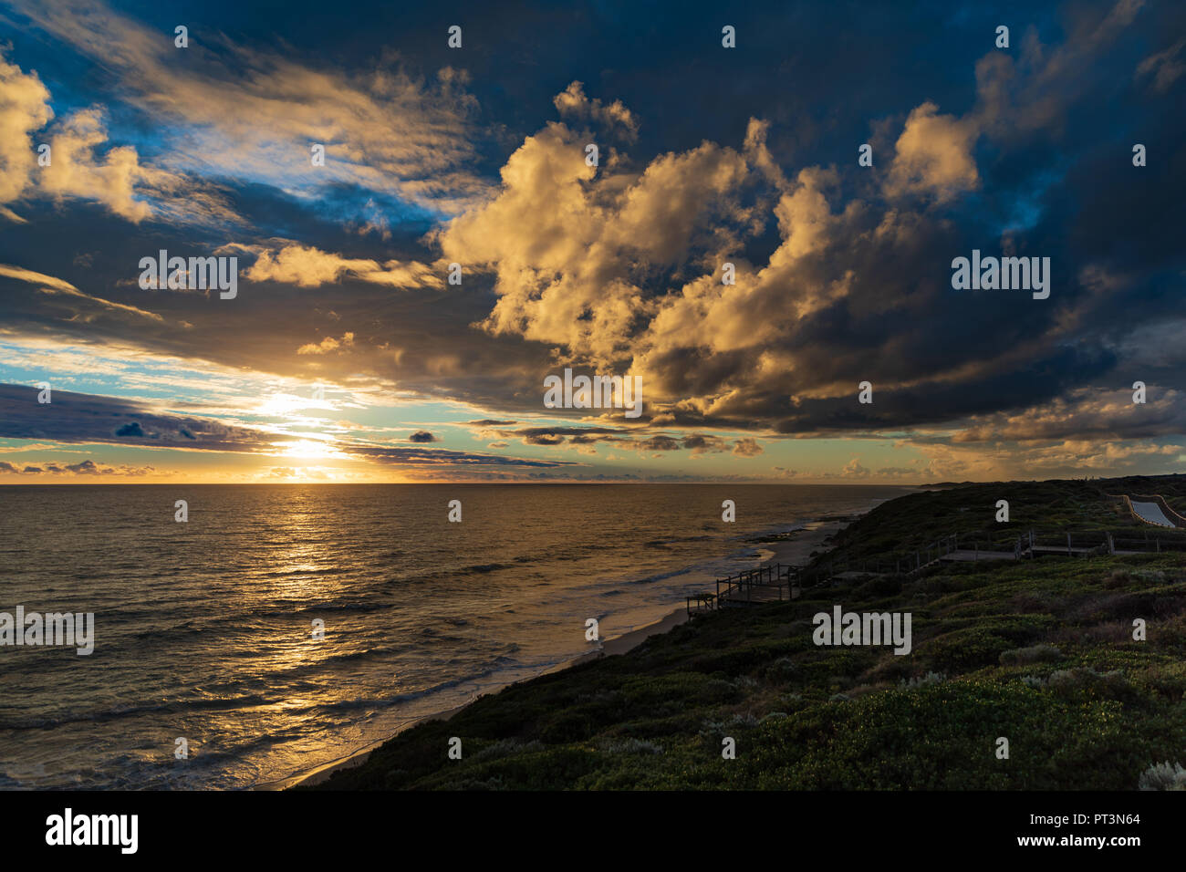 Cloudy sunset in Perth on the west coast of Australia Stock Photo Alamy