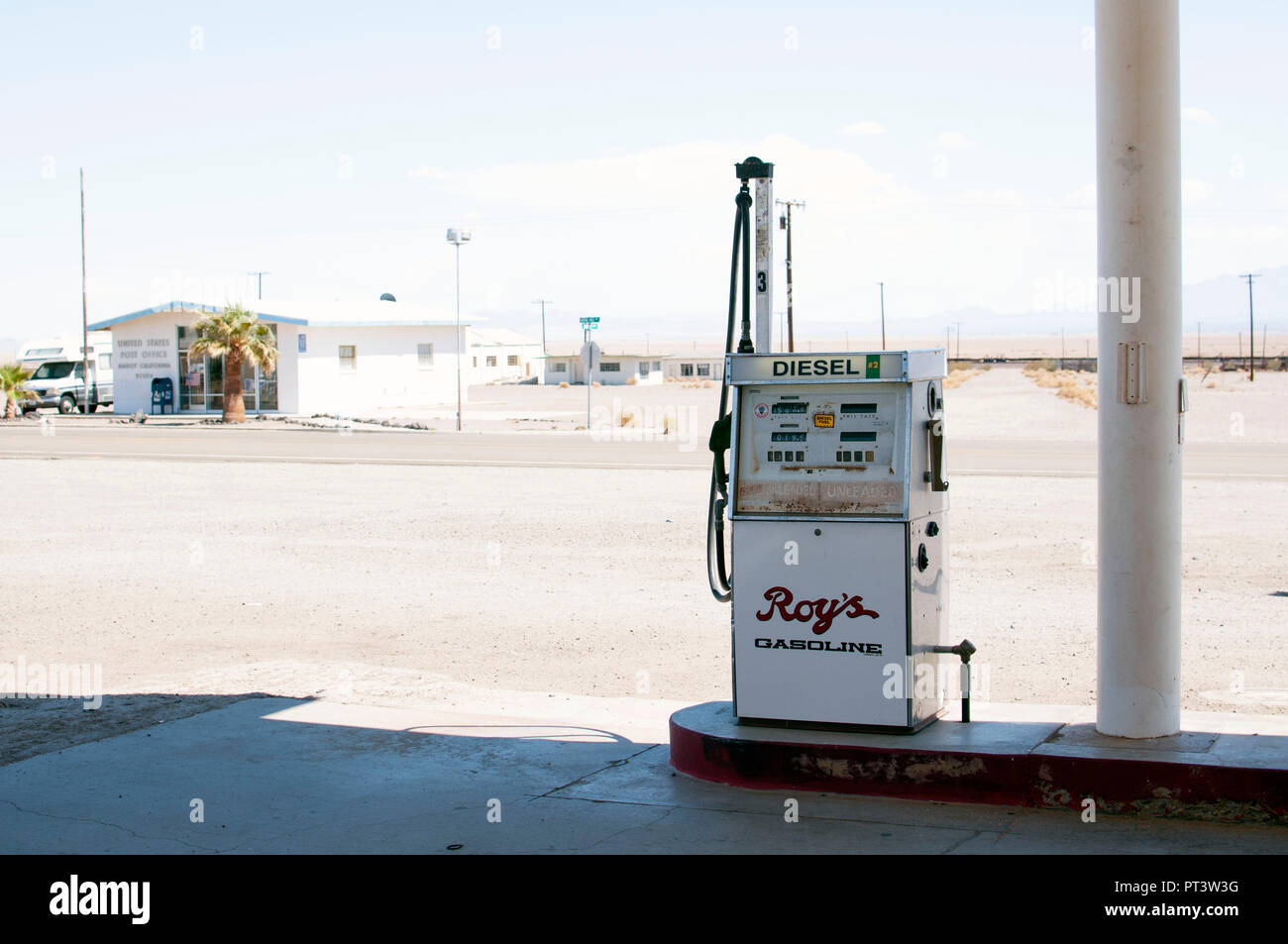 Roys gas station route 66 hires stock photography and images Alamy