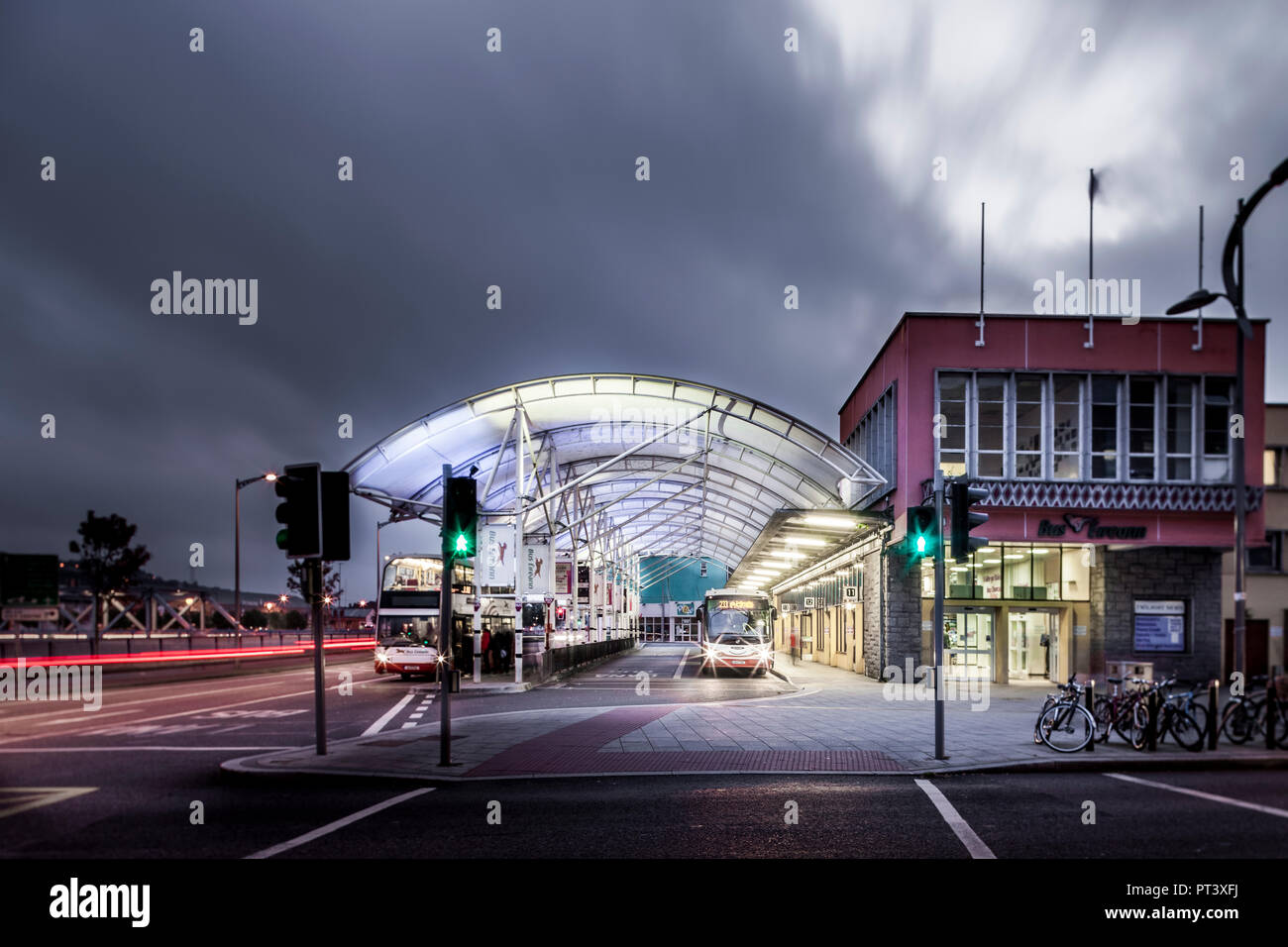 Cork, Ireland. 5th October, 2016. The Airport bus departs the main bus station at Parnell Place Cork, Ireland. Stock Photo