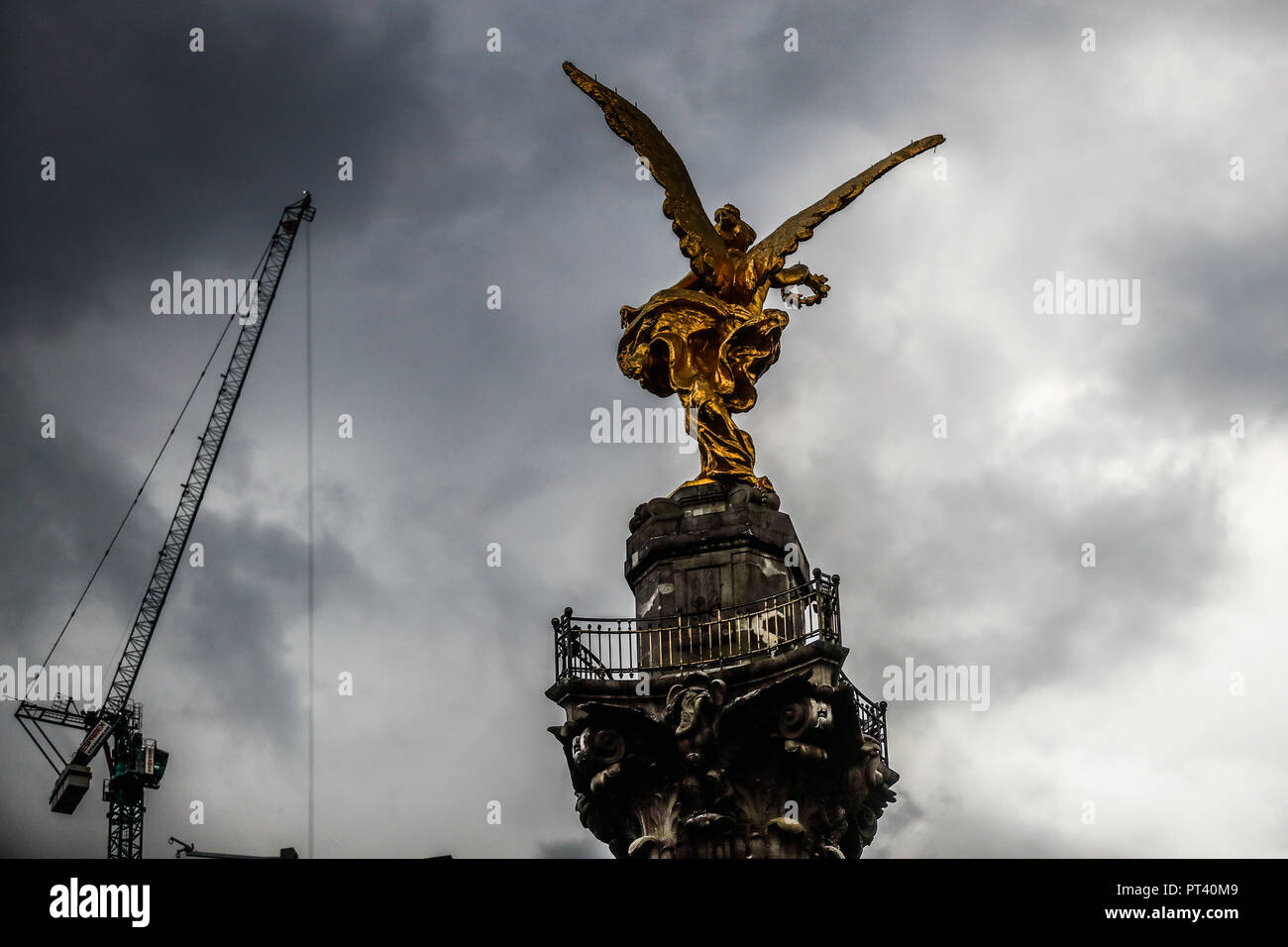 Monument to the Independence of Mexico. The Angel or The Angel of Independence. Sculpture located in the roundabout of Paseo de la Reforma in Mexico City. (Photo: Luis Gutierrez / NortePhoto.com)... Monumento a la Independencia de Mexico. El Ángel o El Ángel de la Independencia. Escultura ubicada en la glorieta del paseo de la Reforma en la Ciudad de México. (Foto: Luis Gutierrez / NortePhoto.com). Stock Photo