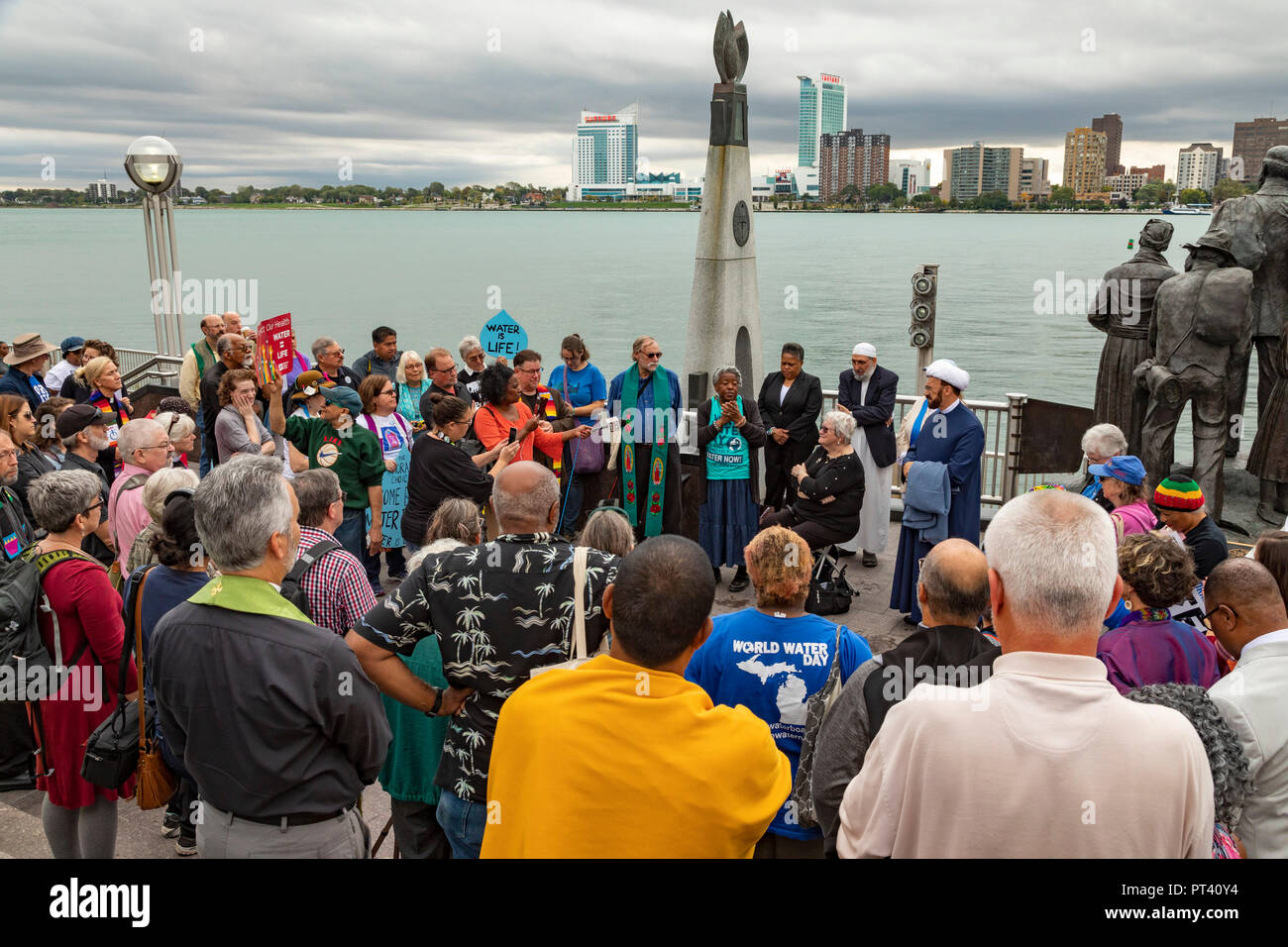 Detroit, Michigan - Religious leaders from various faiths gathered by the Detroit River to protest the continuing shut-off of water to people who are  Stock Photo