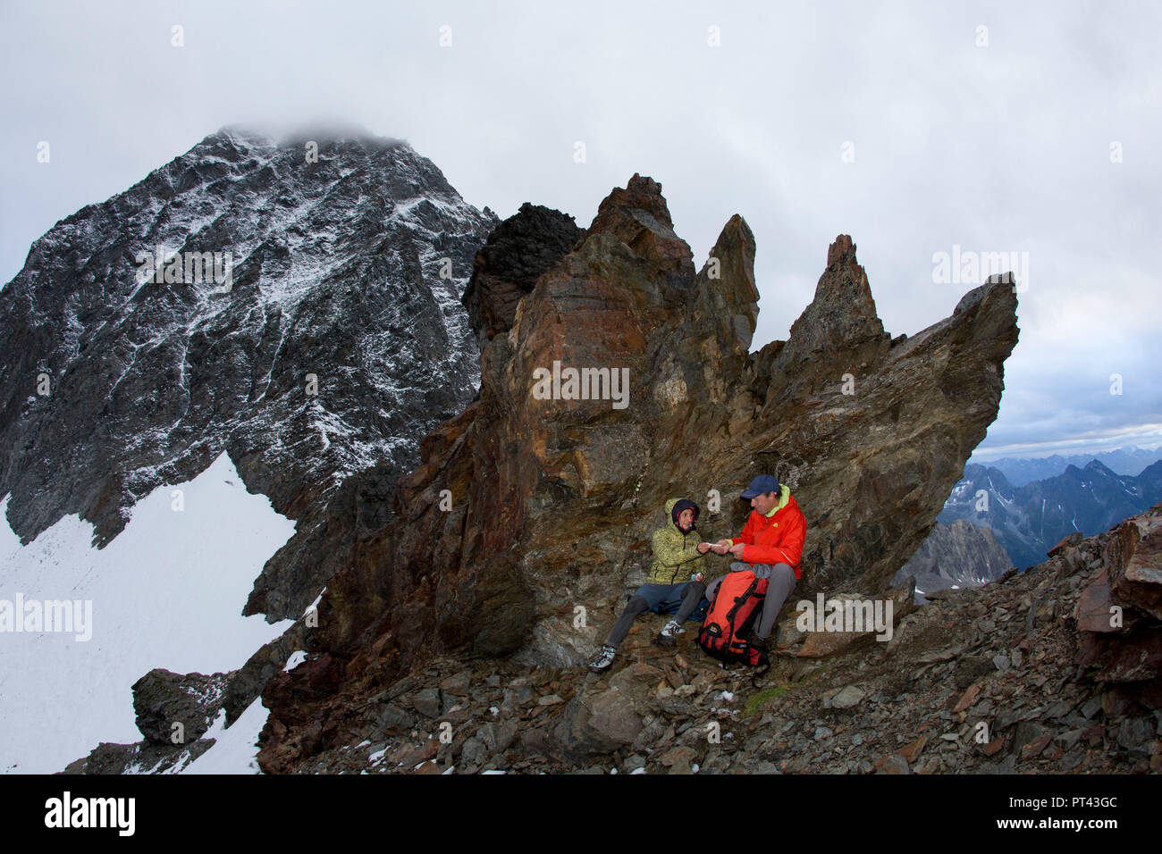 Climbers at the Madatschjoch, Kaunergrat, Ötztal Alps, Tyrol, Austria Stock Photo
