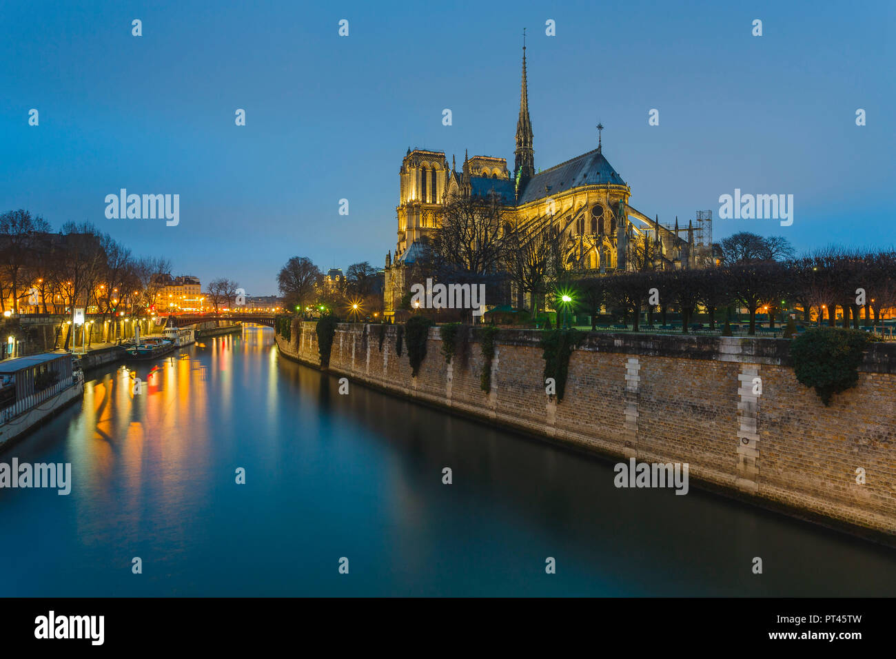 Notre Dame cathedral and the River Seine, Paris, France Stock Photo