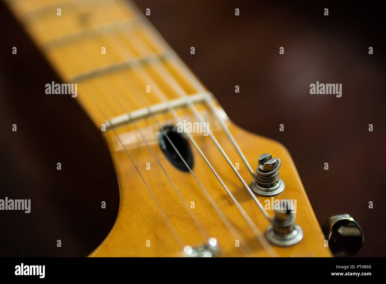 The Main Guitar Headstock Types And How They Compare, 60 OFF