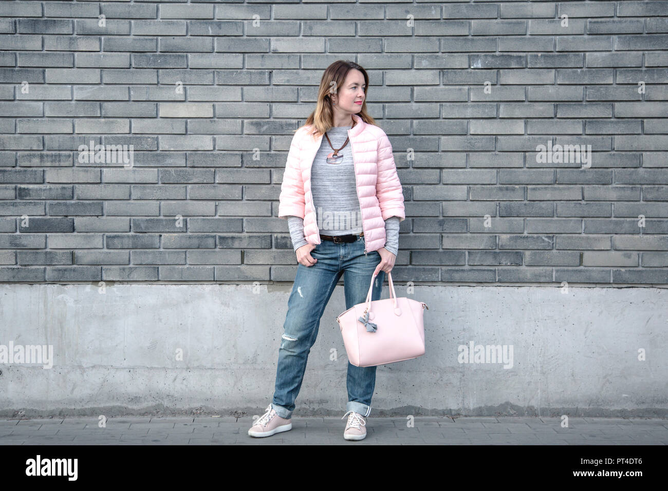 Girl wearing a pink jeans hi-res stock photography and images - Alamy