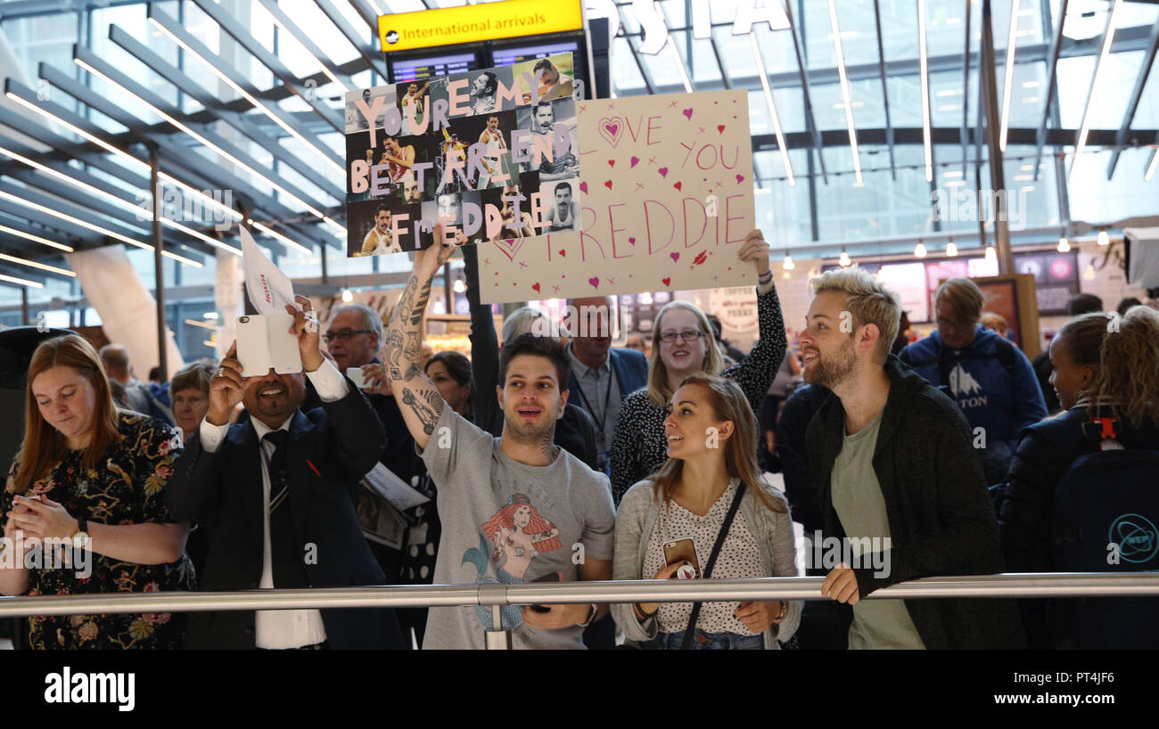 British Airways and Heathrow baggage handlers perform tributes to Heathrow baggage