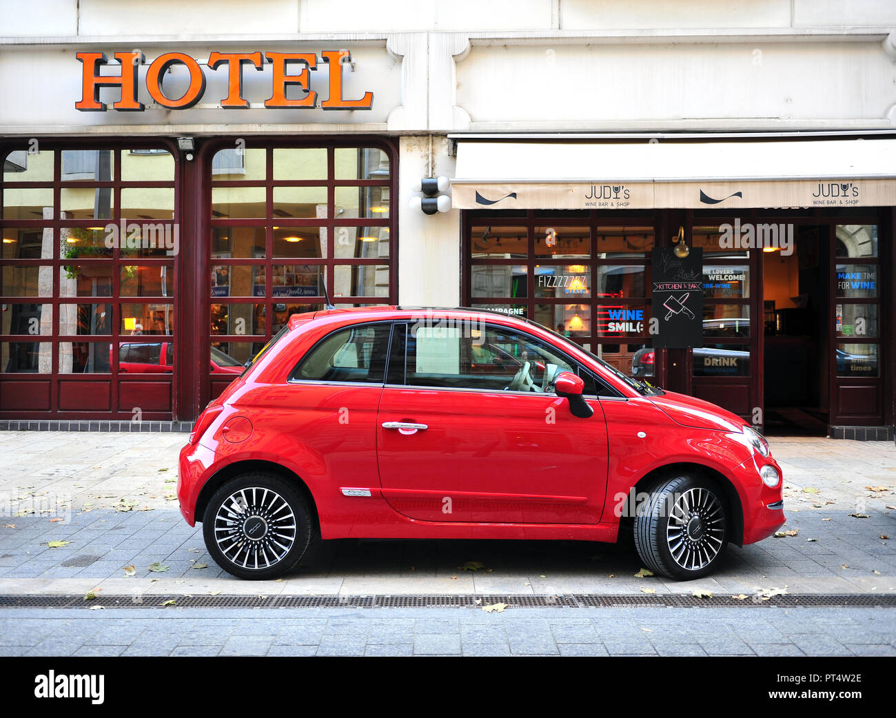 Page 2 Red Fiat 500 High Resolution Stock Photography And Images Alamy