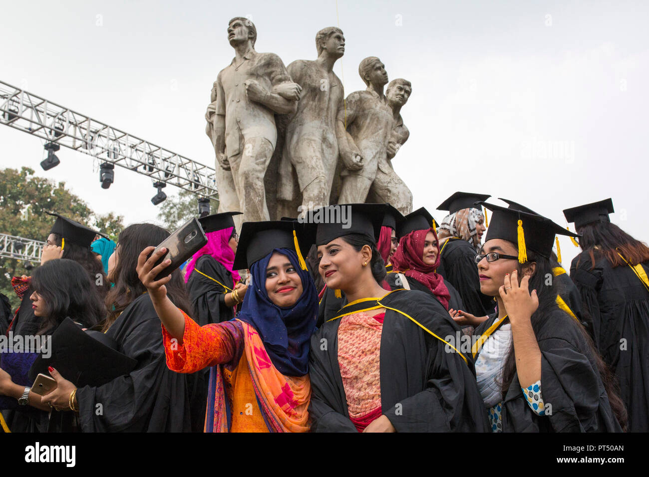 Dhaka, Bangladesh. 6th Oct 2018.  A group of graduates expressing their delight in front of the sculpture Raju at TSC area, on the 51th convocation of the students of Dhaka University in Dhaka , Bangladesh on October 06, 2018.  The University of Dhaka or simply DU, is the oldest university in modern Bangladesh. Established during the British Raj in 1921, it gained a reputation as the 'Oxford of the East' during its early years and has been a significant contributor to the modern history of Bangladesh. Credit: zakir hossain chowdhury zakir/Alamy Live News Stock Photo
